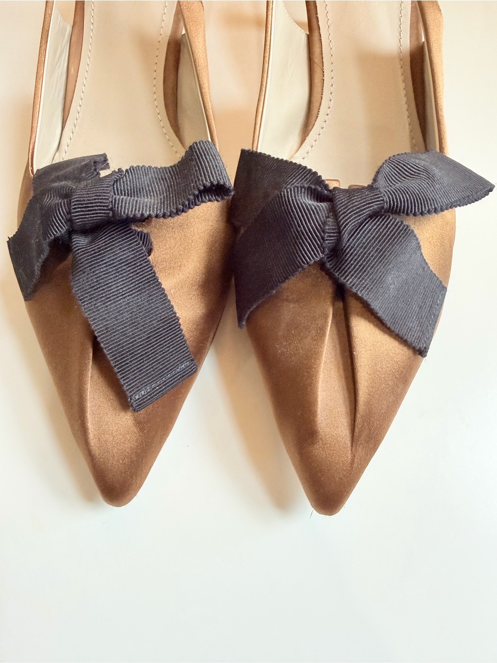 Theory Bronze Satin Slingback Heels Pointed Toe Black Bow Size 38.5 8.5 Italy - Picture 5 of 14